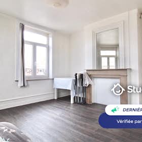 Appartement te huur voor € 990 per maand in Lille, Place de Gand
