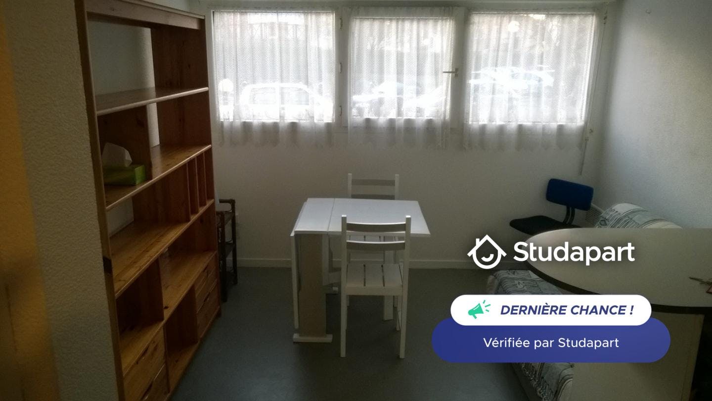 Appartement te huur voor € 420 per maand in Pau, Rue Ronsard