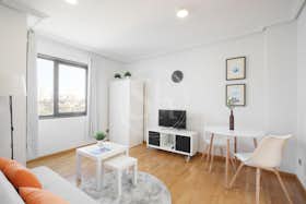 Apartment for rent for €1,450 per month in Madrid, Calle de Bausa