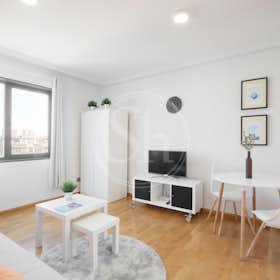 Apartment for rent for €1,450 per month in Madrid, Calle de Bausa