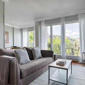 Apartment for rent for €3,414 per month in Barcelona, Carrer de Francesc Pérez Cabrero