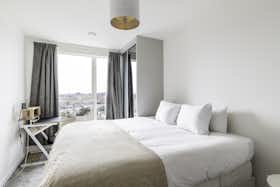 Appartement te huur voor £ 2.975 per maand in London, Bollo Lane