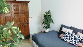 单间公寓 正在以 €650 的月租出租，其位于 Sint-Pieters-Leeuw, Leeuwerikstraat