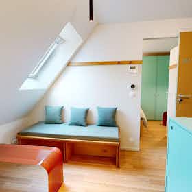 Private room for rent for €1,865 per month in Paris, Rue de Douai