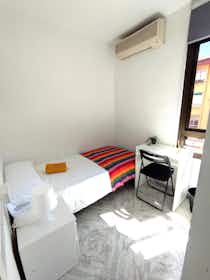 私人房间 正在以 €300 的月租出租，其位于 Granada, Calle Panaderos
