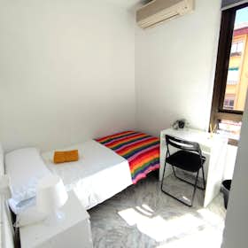 Приватна кімната за оренду для 300 EUR на місяць у Granada, Calle Panaderos