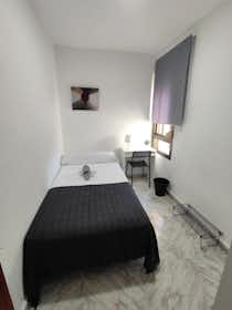 私人房间 正在以 €300 的月租出租，其位于 Granada, Calle Panaderos