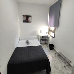 Отдельная комната сдается в аренду за 300 € в месяц в Granada, Calle Panaderos