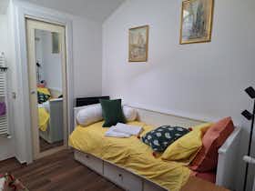 Appartamento in affitto a 1.550 € al mese a Milan, Via André-Marie Ampère