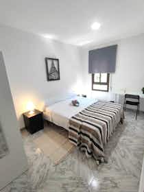 Приватна кімната за оренду для 350 EUR на місяць у Granada, Calle Panaderos