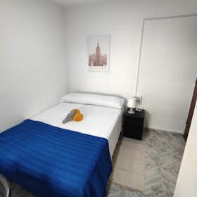 Отдельная комната сдается в аренду за 325 € в месяц в Granada, Calle Panaderos