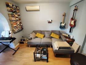 Apartment for rent for €1,300 per month in Madrid, Calle de Villasandino