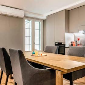 Apartamento for rent for € 850 per month in Milan, Via Solferino