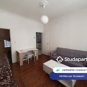 Apartment for rent for €630 per month in Reims, Rue de Tambour