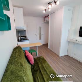 Appartamento in affitto a 615 € al mese a Vélizy-Villacoublay, Place Lucien Bossoutrot