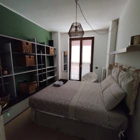 Habitación privada en alquiler por 600 € al mes en Carugate, Via 25 Aprile