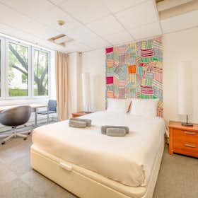 Private room for rent for €743 per month in Lisbon, Rua Almirante Barroso