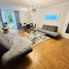 Appartement te huur voor € 2.100 per maand in Munich, Plattlinger Straße