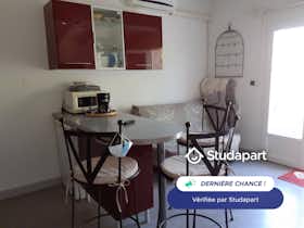 私人房间 正在以 €590 的月租出租，其位于 Le Muy, Lotissement Le Hameau de Peyrouas