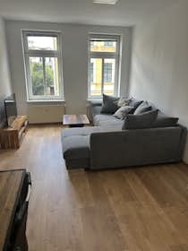 Apartment for rent for €1,400 per month in Markkleeberg, Mittelstraße