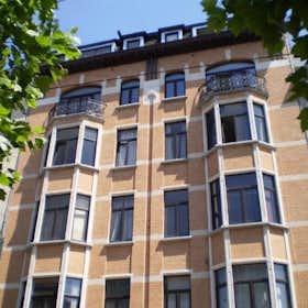 Apartment for rent for €1,400 per month in Molenbeek-Saint-Jean, Boulevard du Jubilé