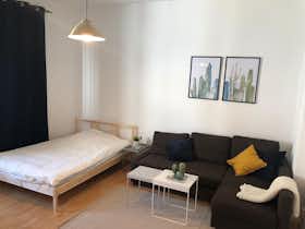 Studio for rent for €1,300 per month in Berlin, Oldenburger Straße