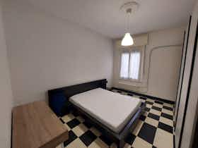 Отдельная комната сдается в аренду за 440 € в месяц в Parma, Piazza Ghiaia