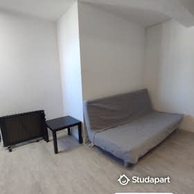 Apartment for rent for €660 per month in Marseille, Avenue de Mazargues
