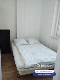 Appartement te huur voor € 610 per maand in Marcq-en-Barœul, Rue de l'Égalité