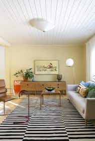 Casa para alugar por € 2.400 por mês em Helsinki, Soraharjuntie