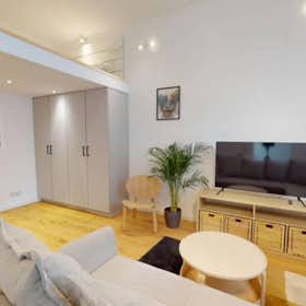 Apartment for rent for €1,291 per month in Berlin, Hallerstraße