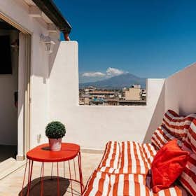 Wohnung zu mieten für 4.500 € pro Monat in Catania, Via Giuseppe Garibaldi