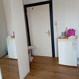 Apartment for rent for €1,660 per month in Düsseldorf, Lorettostraße