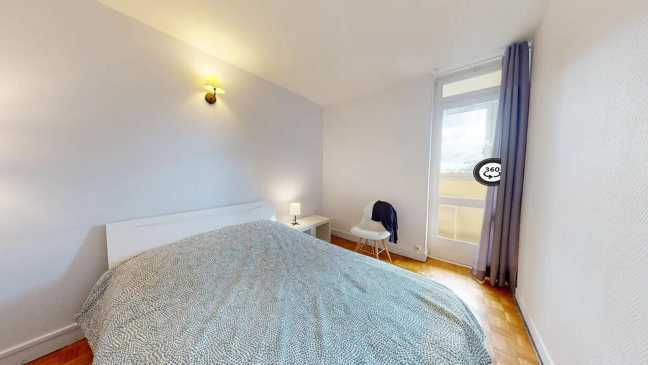 Avenue Raymond de Veyssière, Écully preview