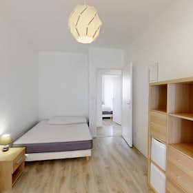 Private room for rent for €380 per month in Saint-Étienne, Rue Pierre et Marie Curie