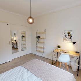 Private room for rent for €882 per month in Paris, Rue de Saussure