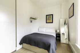 Lägenhet att hyra för 2 980 GBP i månaden i London, Whitechapel Road