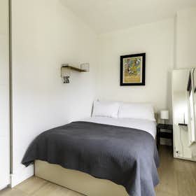 Apartment for rent for £2,980 per month in London, Whitechapel Road
