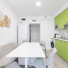 Apartment for rent for €1,000 per month in Madrid, Calle del Alcalde Sáinz de Baranda