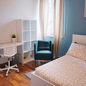 Private room for rent for €850 per month in Bologna, Via Santa Croce