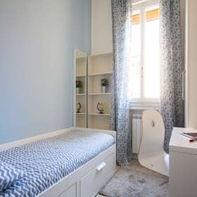 Private room for rent for €750 per month in Bologna, Via Guglielmo Oberdan