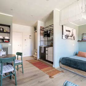 Studio for rent for €2,200 per month in Milan, Via Giulio Carcano