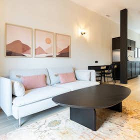 Apartment for rent for €1,000 per month in Madrid, Calle de Pinos Alta