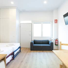 Studio for rent for €1,000 per month in Madrid, Calle del Caribe
