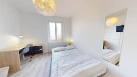 Habitación privada en alquiler por 360 € al mes en Saint-Étienne, Rue Pierre et Marie Curie