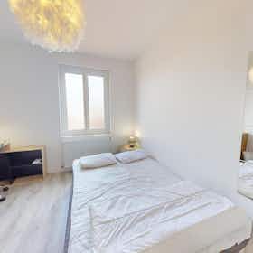 Habitación privada en alquiler por 360 € al mes en Saint-Étienne, Rue Pierre et Marie Curie