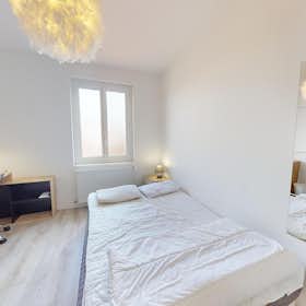 Private room for rent for €360 per month in Saint-Étienne, Rue Pierre et Marie Curie