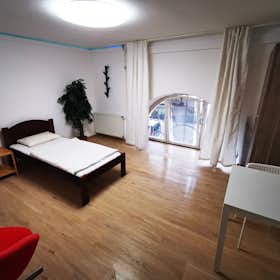 Private room for rent for HUF 157,357 per month in Budapest, Gönczy Pál utca