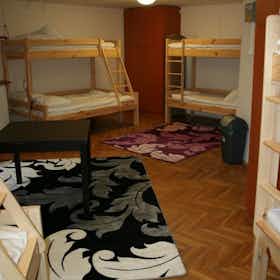 Shared room for rent for HUF 97,140 per month in Budapest, Gönczy Pál utca