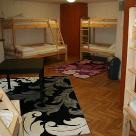 共用房间 正在以 HUF 97,341 的月租出租，其位于 Budapest, Gönczy Pál utca